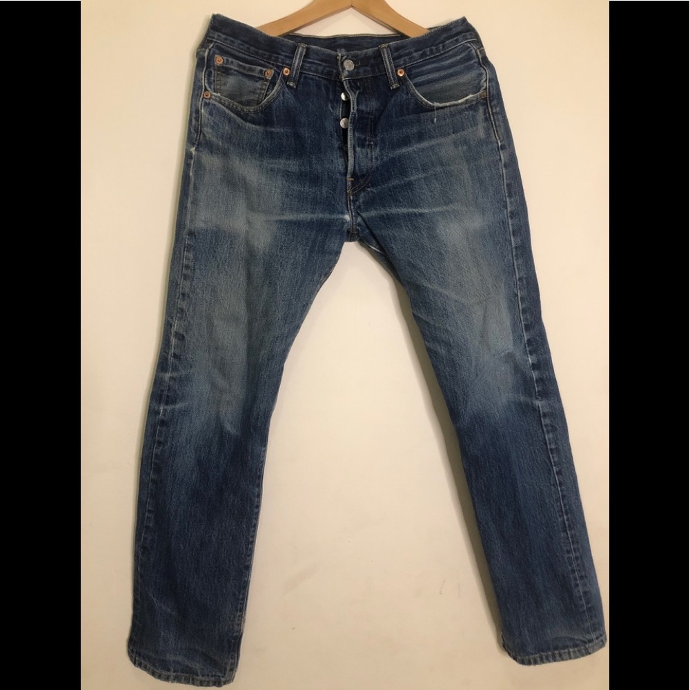 Men’s Levi buttonfly red tab distressed jeans